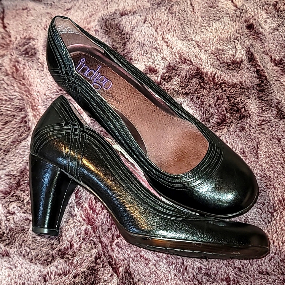 Indigo by Clarks - Black leather high heel shoes size 9